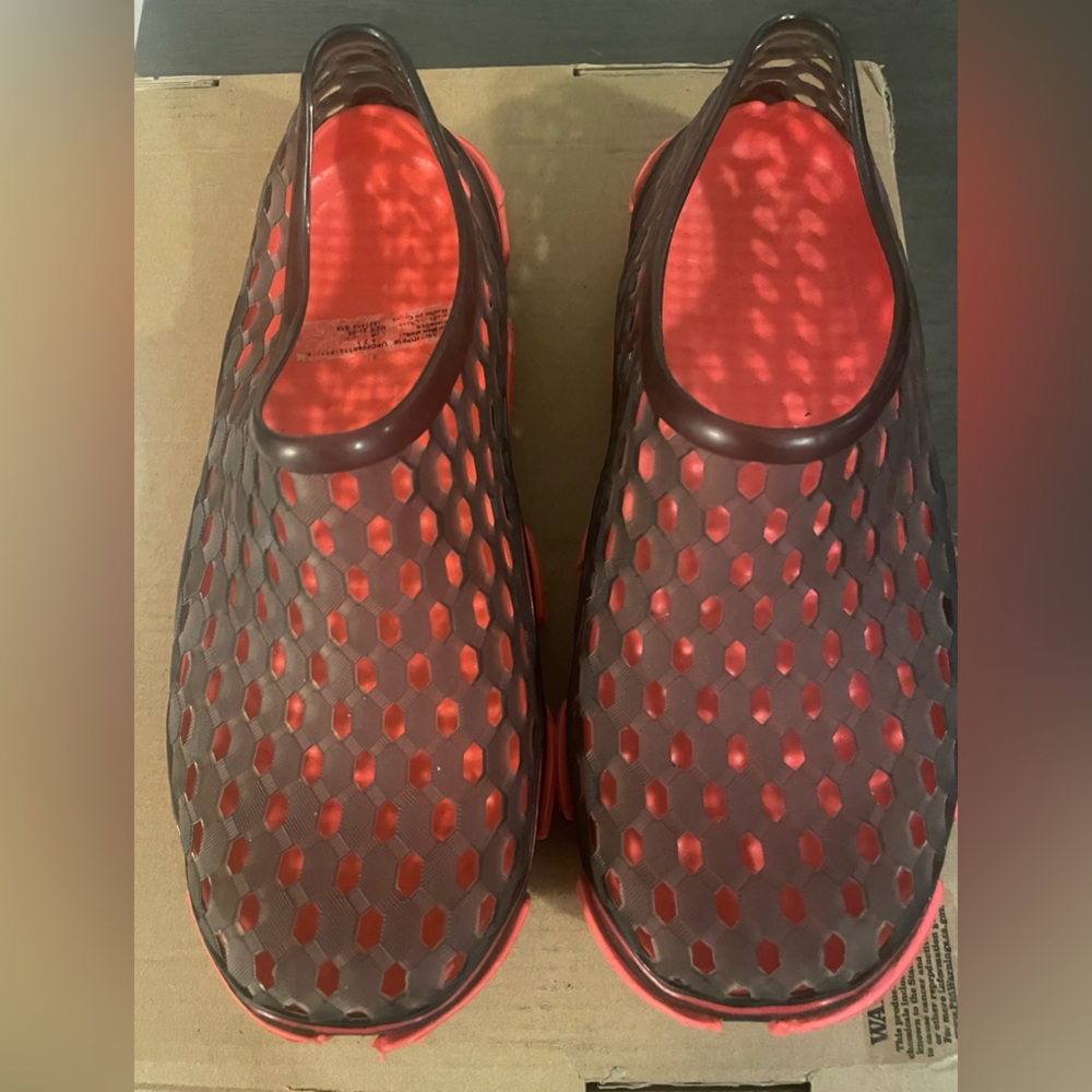 Boys slip-on water shoes. Size 2-3.